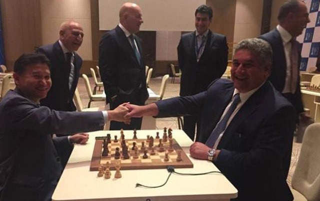 Azad Rəhimov FİDE prezidenti ilə şahmat oynadı - FOTO